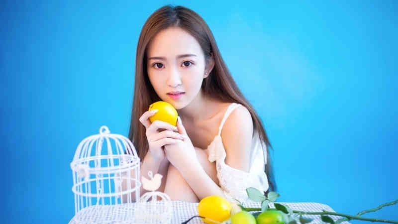 辽宁一轿车被大货车追尾压扁 遭挤压车身严重变形