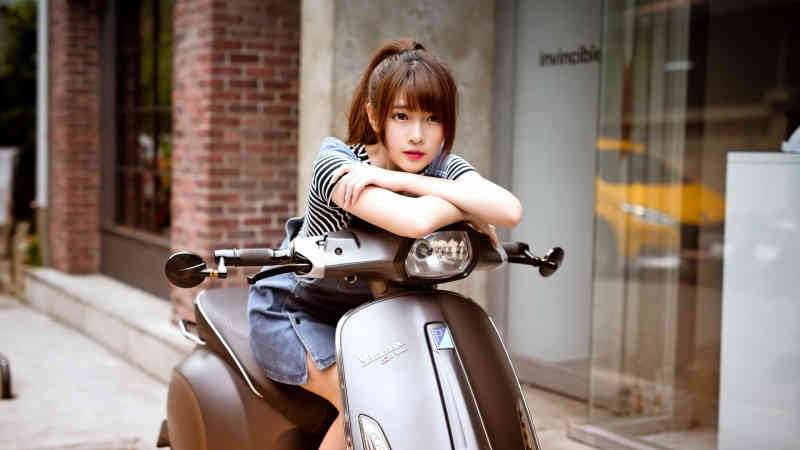 女子分手要求从男友亲人墓碑上除名：同居近十年一直未领证